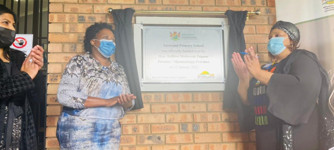 Mpumalanga Premier, Ms Refilwe Mtshweni-Tsipane accompanied by government dignitaries and stakeholders at the official handover of the new Aerorand Primary School in Steve Tshwete Local Municipality